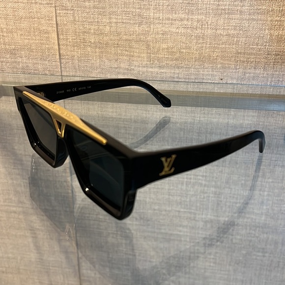 Great condition. No Visible scratches or marks. Barely worn. Hard to find. - Picture 8 of 11